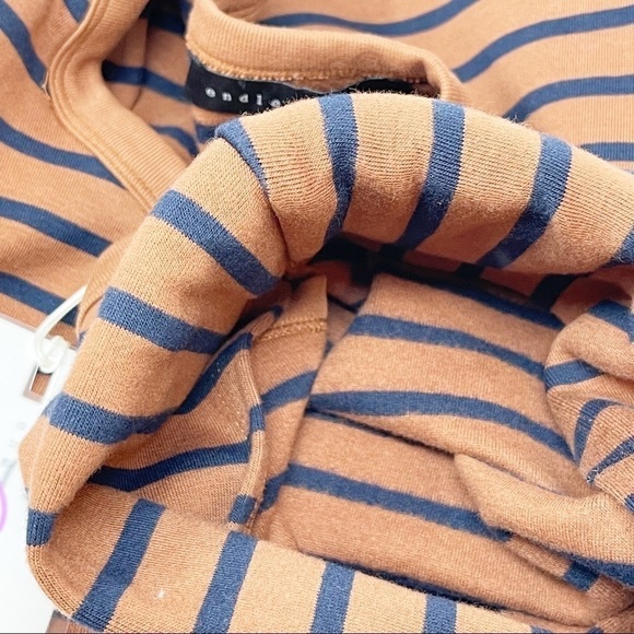 ENDLESS ROSE Women’s Padded Shoulder Striped Tee - Picture 7 of 8